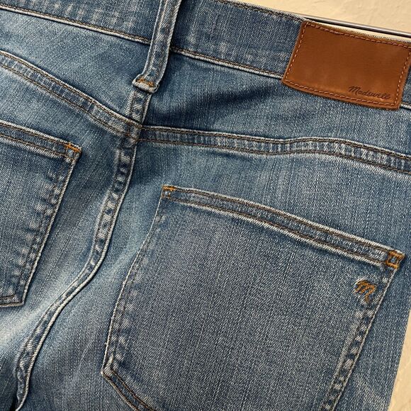 ~ Madewell 25 Jeans Cali Demi-Boot Raw Hem Button Light/Med Blue Wash Women's - Picture 14 of 15